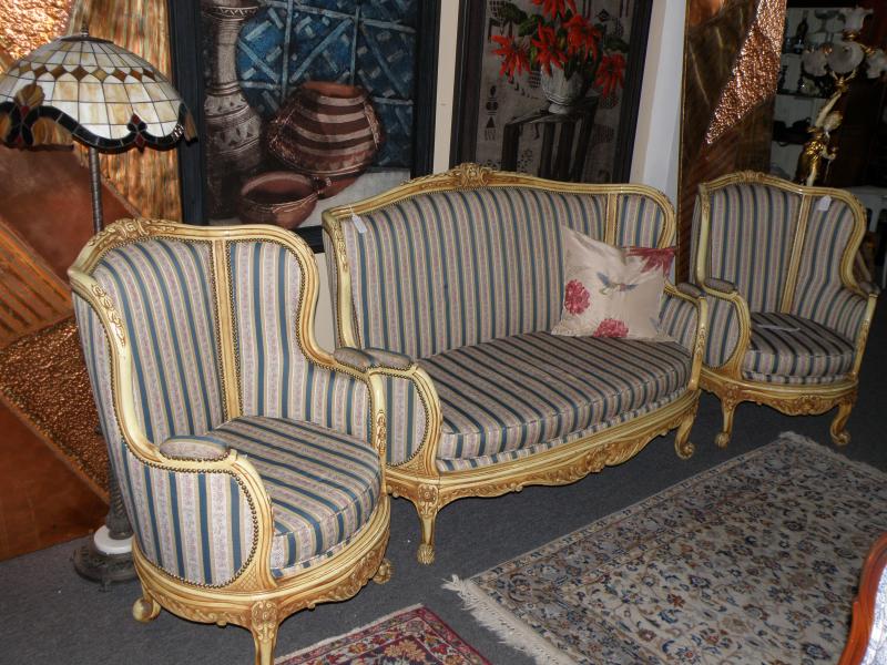 Settee and Side Chairs 